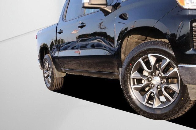 Chevrolet Silverado 1500 Vehicle Image 03