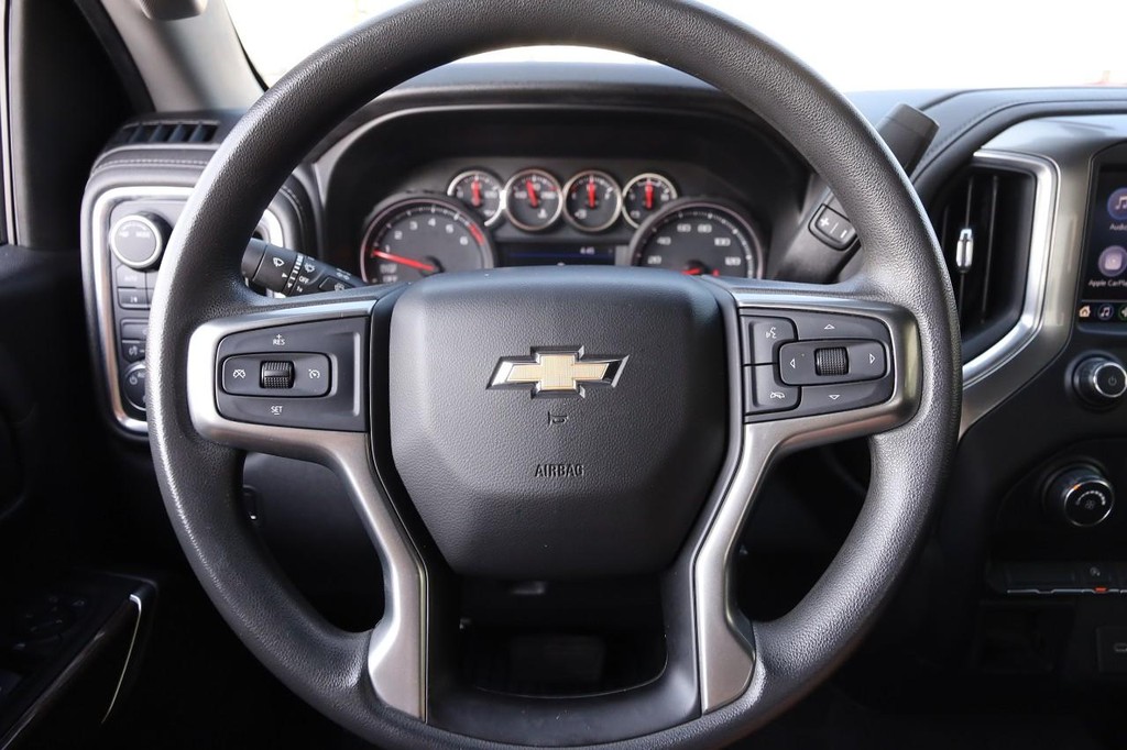 Chevrolet Silverado 1500 Vehicle Full-screen Gallery Image 10