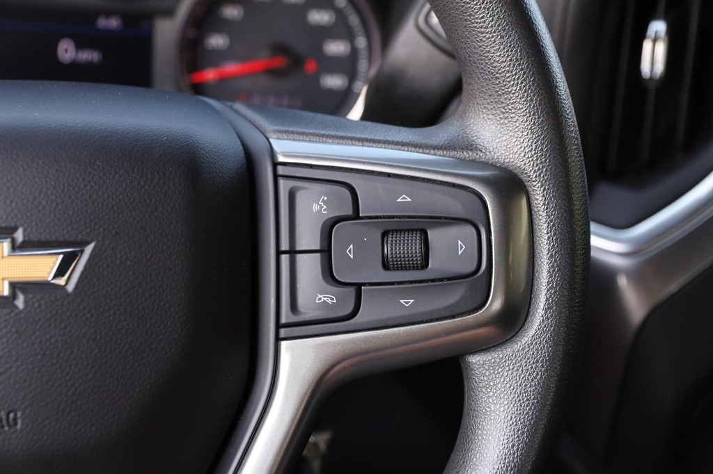 Chevrolet Silverado 1500 Vehicle Full-screen Gallery Image 12