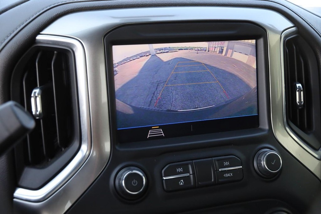 Chevrolet Silverado 1500 Vehicle Full-screen Gallery Image 16
