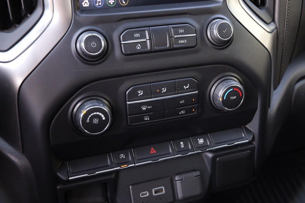 Chevrolet Silverado 1500 Vehicle Full-screen Gallery Image 17