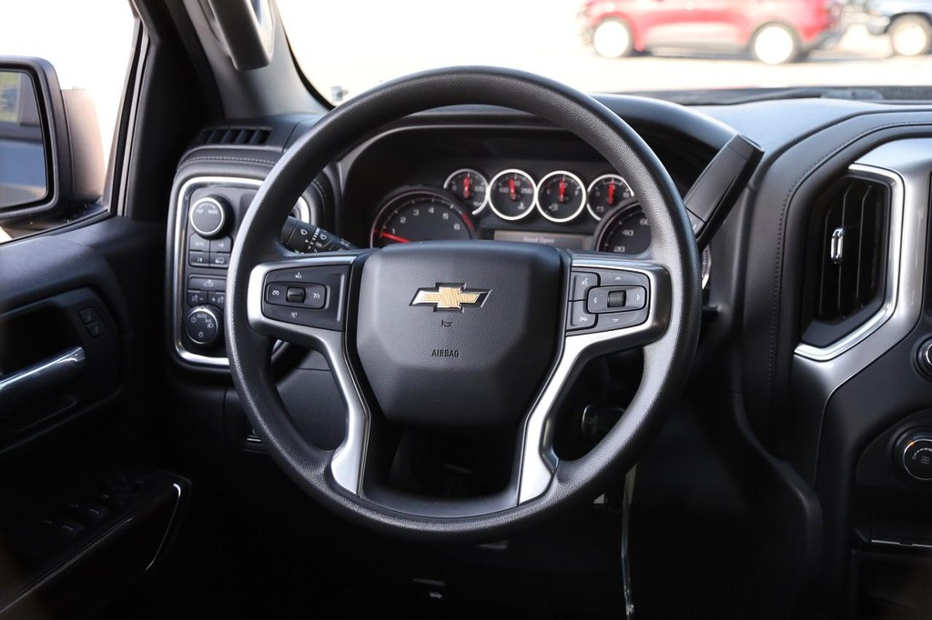 Chevrolet Silverado 1500 Vehicle Full-screen Gallery Image 21