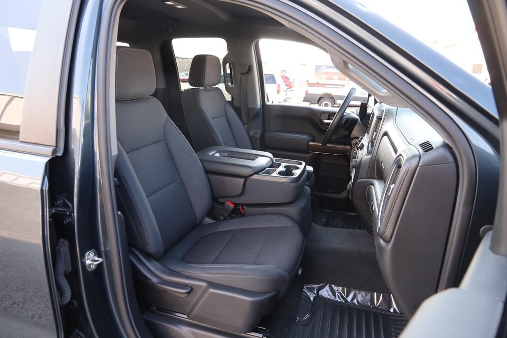 Chevrolet Silverado 1500 Vehicle Full-screen Gallery Image 24