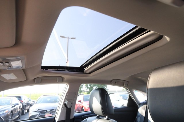 Toyota Avalon Hybrid Vehicle Image 08