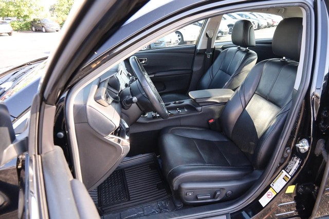 Toyota Avalon Hybrid Vehicle Image 09