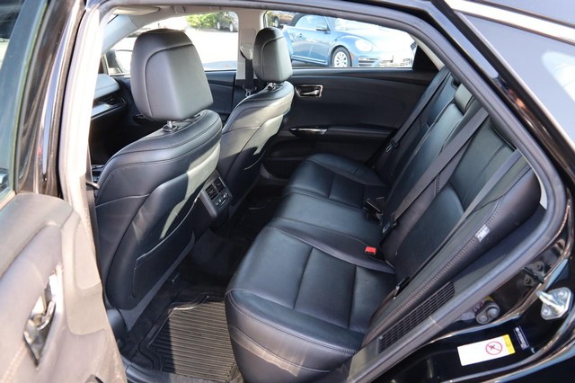 Toyota Avalon Hybrid Vehicle Image 10