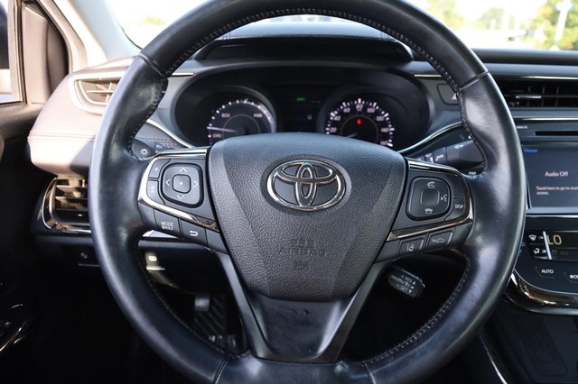 Toyota Avalon Hybrid Vehicle Image 11