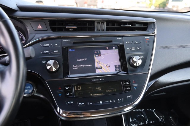 Toyota Avalon Hybrid Vehicle Image 16