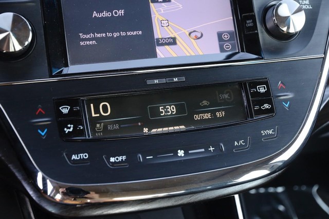 Toyota Avalon Hybrid Vehicle Image 19
