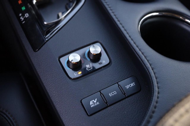 Toyota Avalon Hybrid Vehicle Image 21