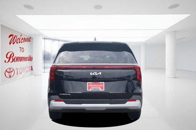 Kia Carnival Vehicle Image 06