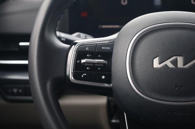 Kia Carnival Vehicle Image 10
