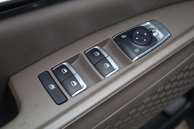 Kia Carnival Vehicle Image 11