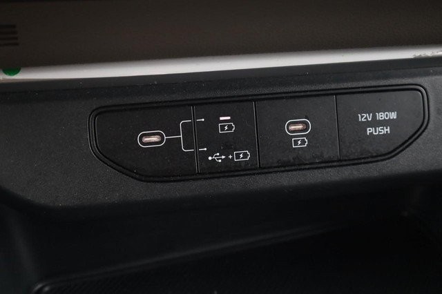 Kia Carnival Vehicle Image 17