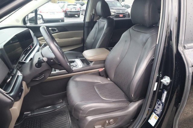 Kia Carnival Vehicle Image 21