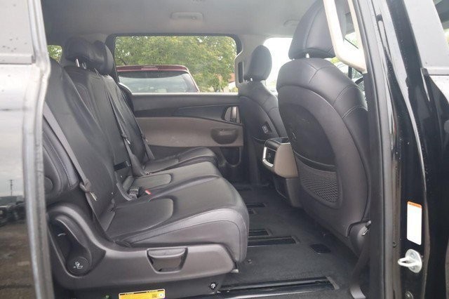 Kia Carnival Vehicle Image 23