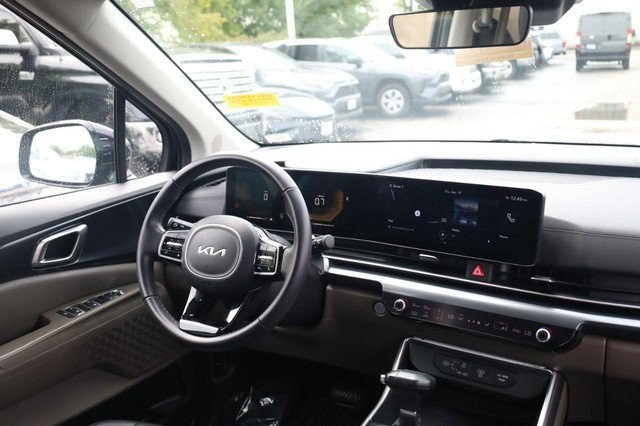 Kia Carnival Vehicle Image 24
