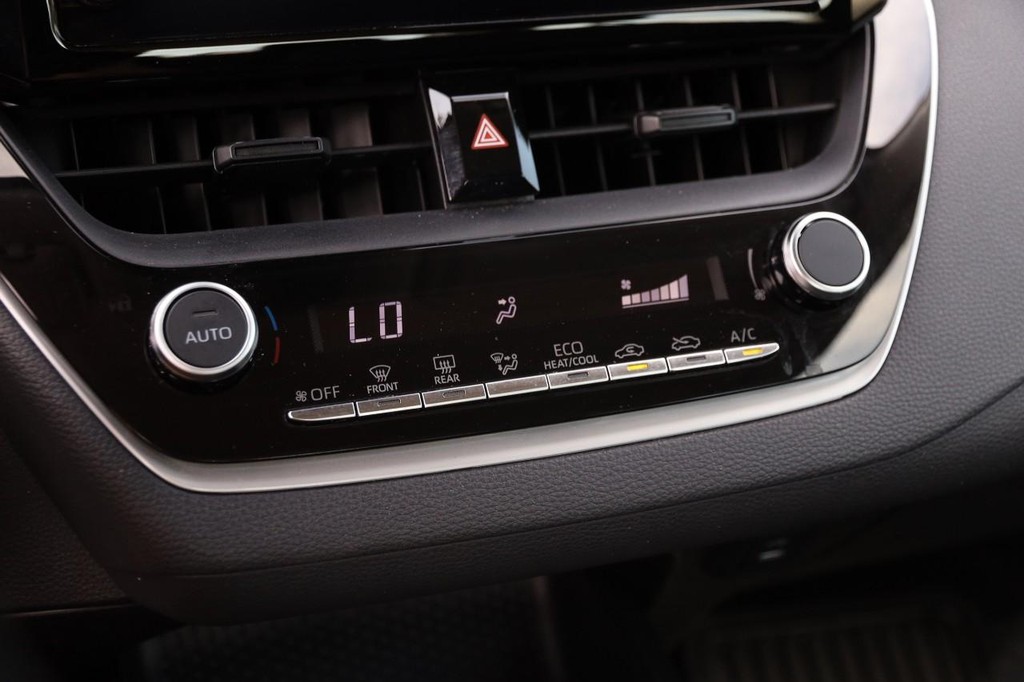 Toyota Corolla Vehicle Full-screen Gallery Image 16