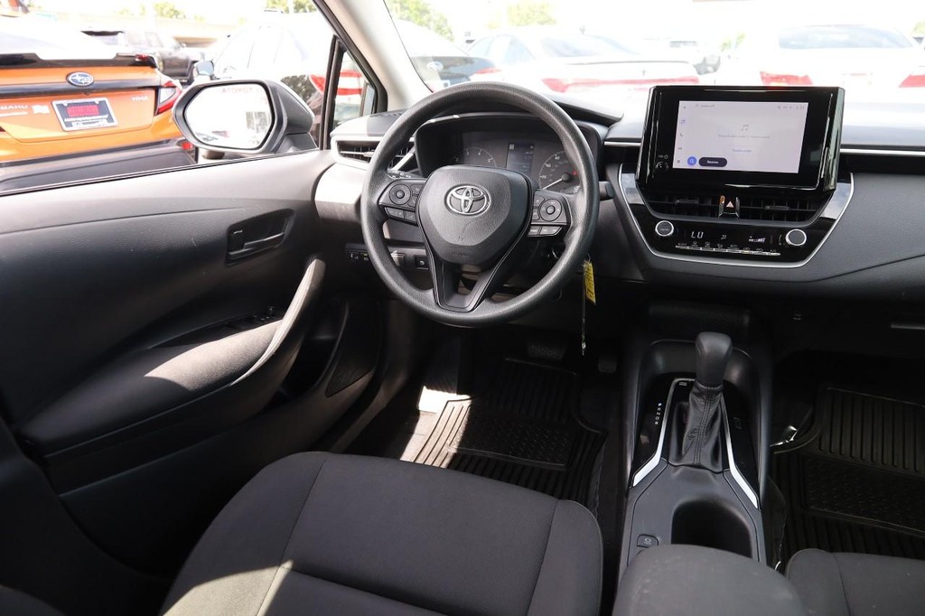 Toyota Corolla Vehicle Full-screen Gallery Image 23