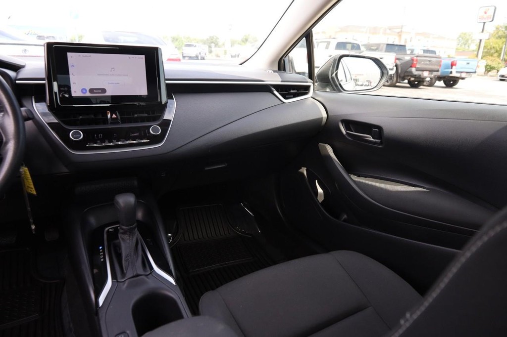 Toyota Corolla Vehicle Full-screen Gallery Image 26