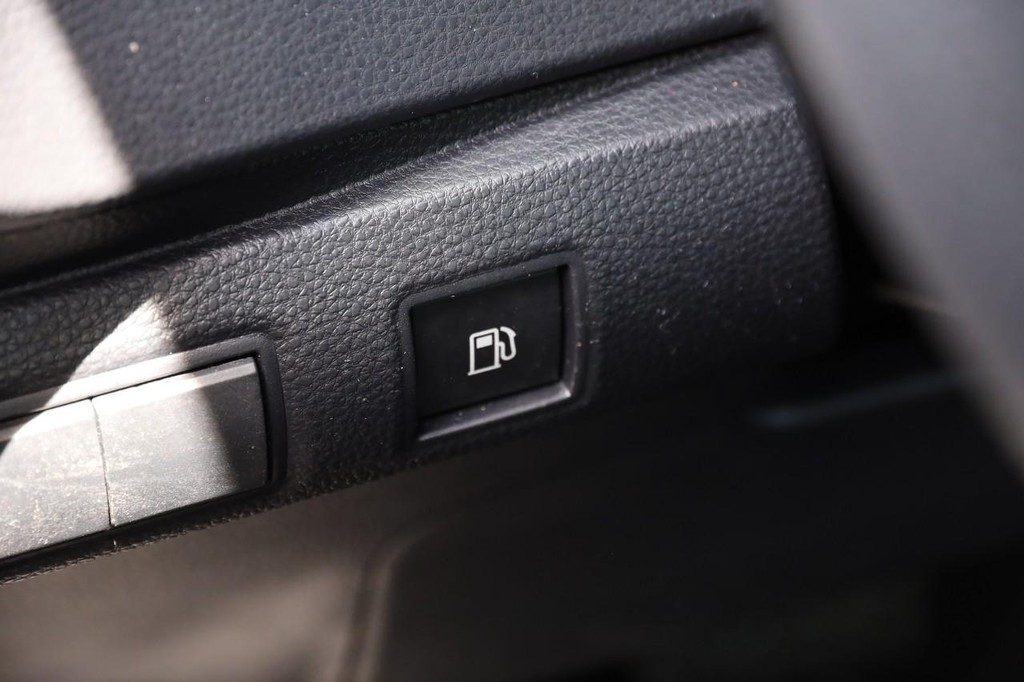 Toyota Corolla Vehicle Full-screen Gallery Image 28