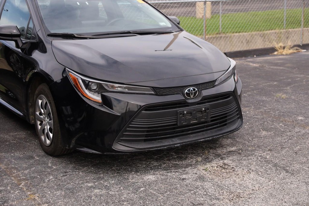 Toyota Corolla Vehicle Full-screen Gallery Image 2