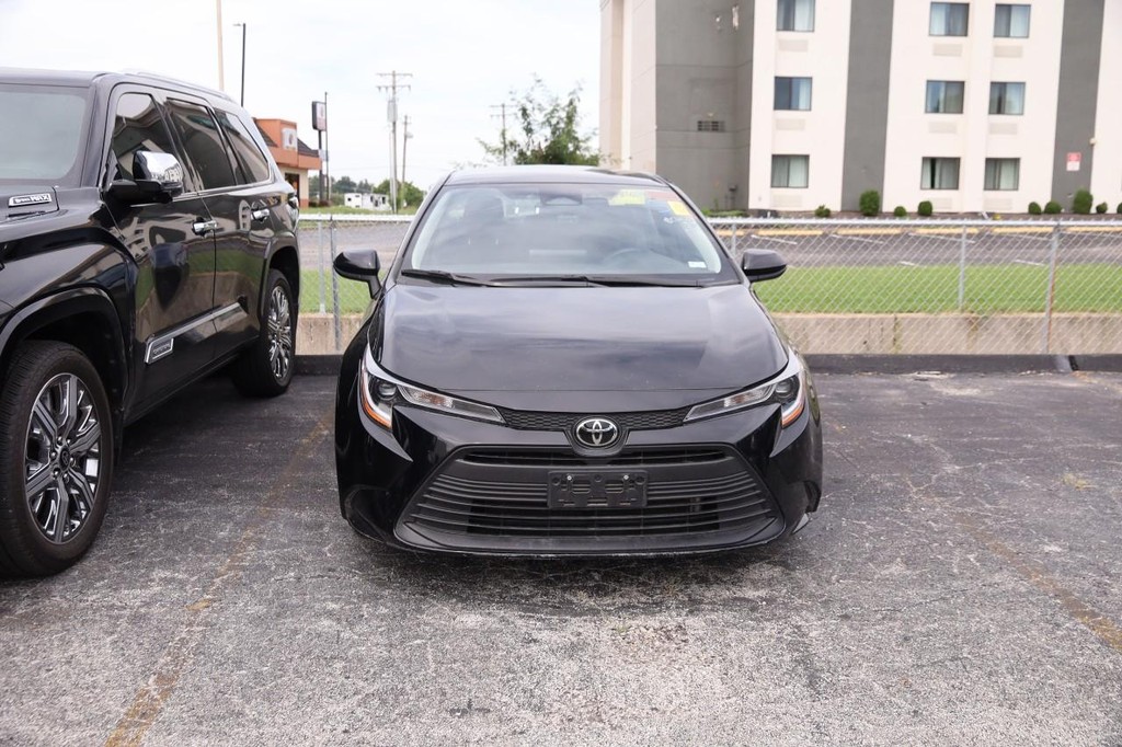 Toyota Corolla Vehicle Full-screen Gallery Image 3