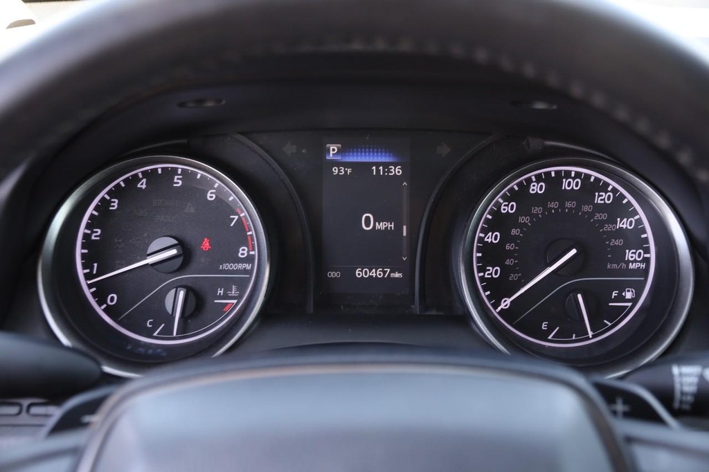 Toyota Camry Vehicle Full-screen Gallery Image 13