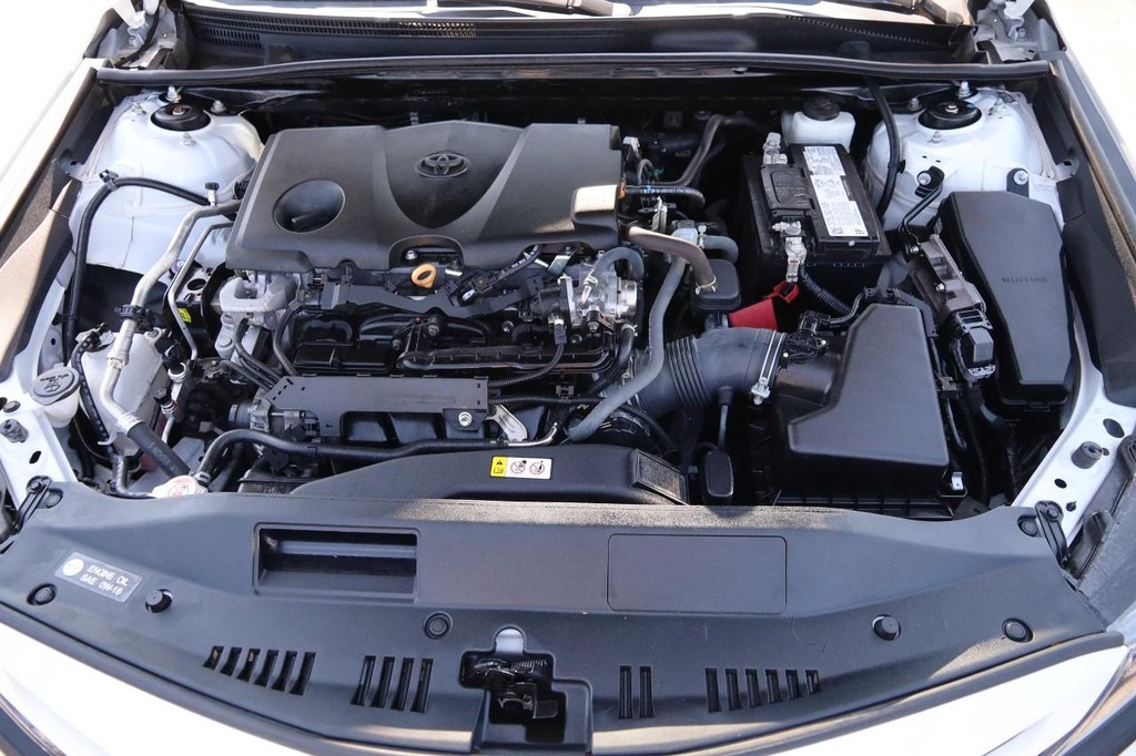 Toyota Camry Vehicle Full-screen Gallery Image 27