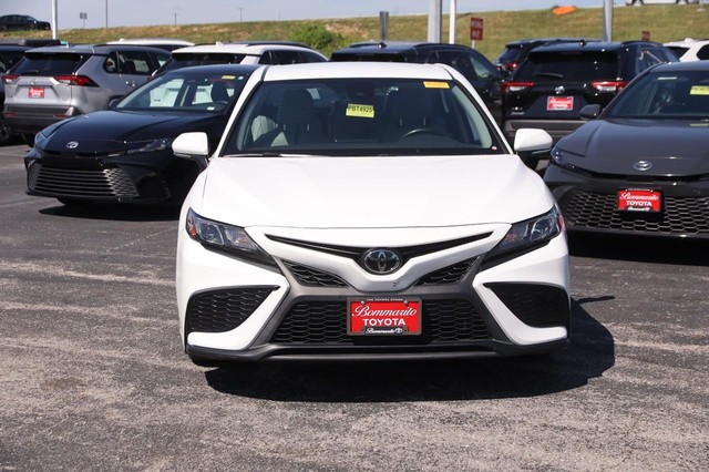 Toyota Camry Vehicle Image 04