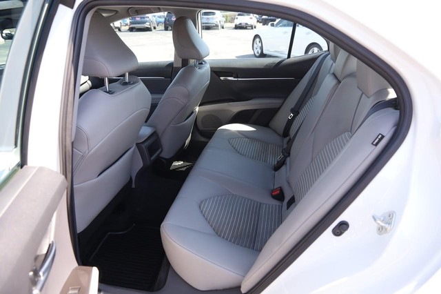 Toyota Camry Vehicle Image 09