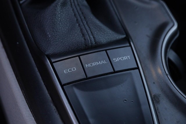 Toyota Camry Vehicle Image 18