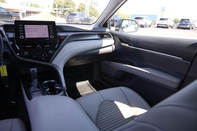 Toyota Camry Vehicle Image 25