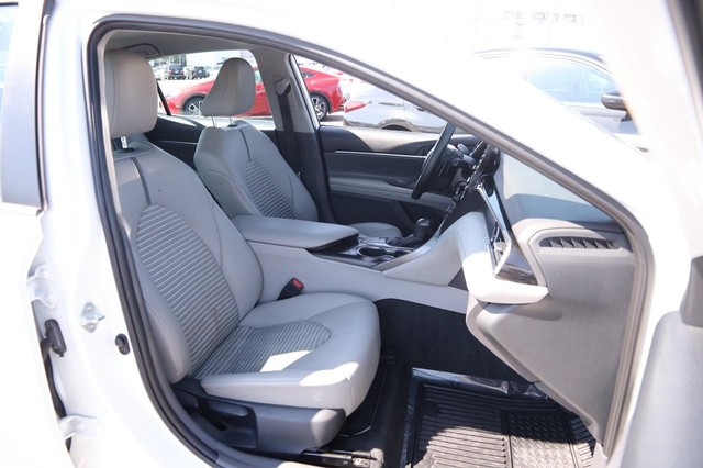 Toyota Camry Vehicle Image 26