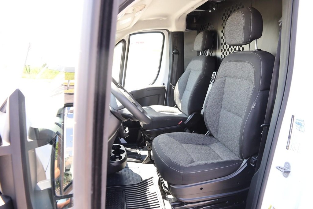 Ram ProMaster Cargo Van Vehicle Full-screen Gallery Image 10