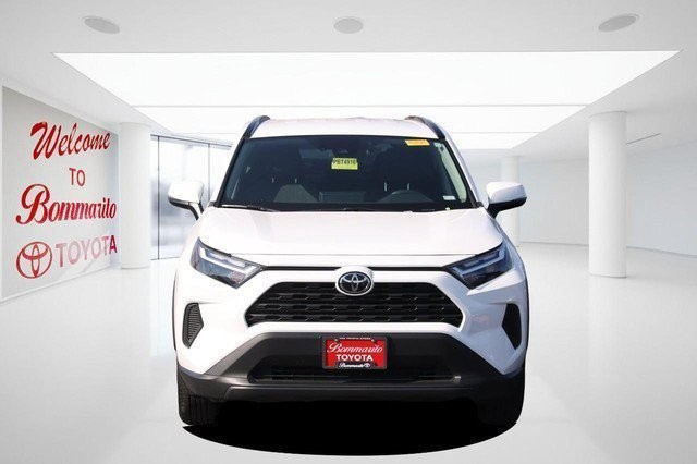 Toyota RAV4 Vehicle Image 04