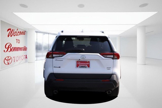 Toyota RAV4 Vehicle Image 06