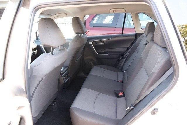Toyota RAV4 Vehicle Image 09