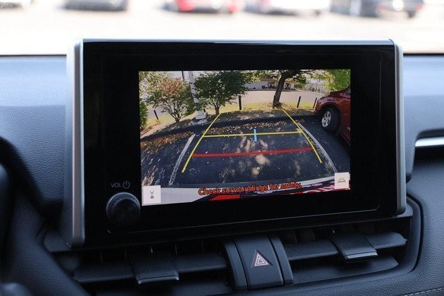 Toyota RAV4 Vehicle Image 16