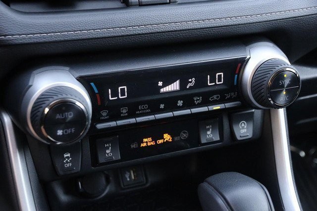 Toyota RAV4 Vehicle Image 17