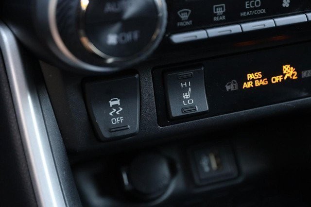 Toyota RAV4 Vehicle Image 18