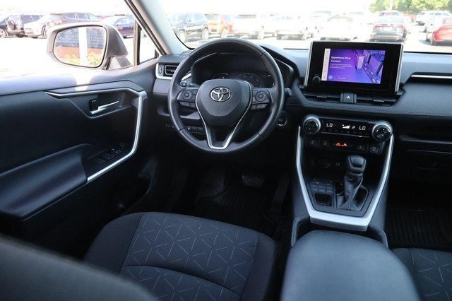 Toyota RAV4 Vehicle Image 22