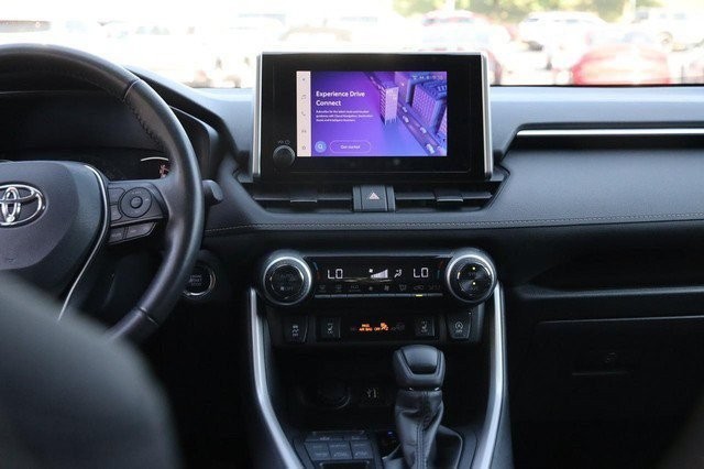 Toyota RAV4 Vehicle Image 24