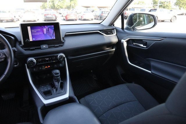Toyota RAV4 Vehicle Image 25