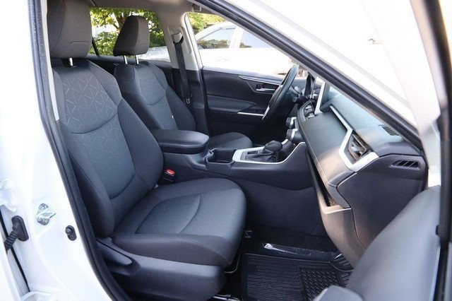 Toyota RAV4 Vehicle Image 26