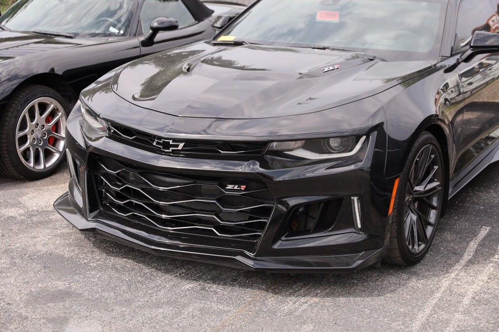 Chevrolet Camaro Vehicle Full-screen Gallery Image 02
