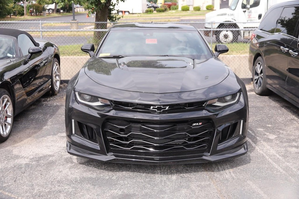 Chevrolet Camaro Vehicle Full-screen Gallery Image 03