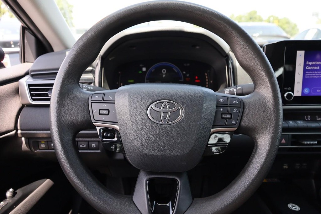 Toyota Camry Vehicle Full-screen Gallery Image 10