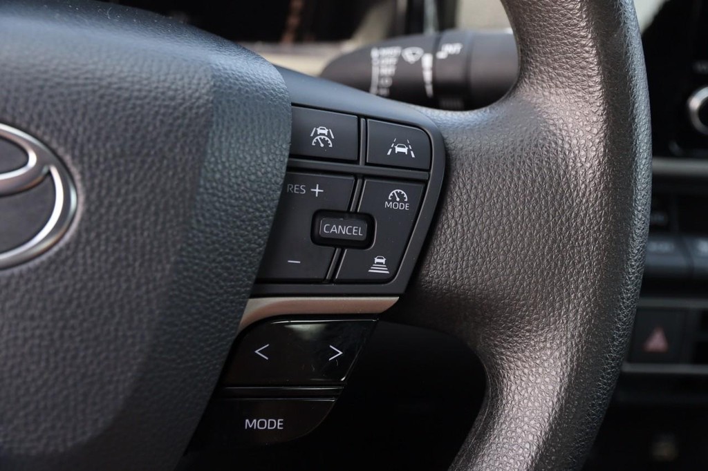 Toyota Camry Vehicle Full-screen Gallery Image 12