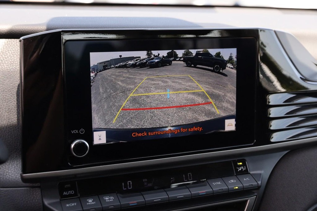 Toyota Camry Vehicle Full-screen Gallery Image 16